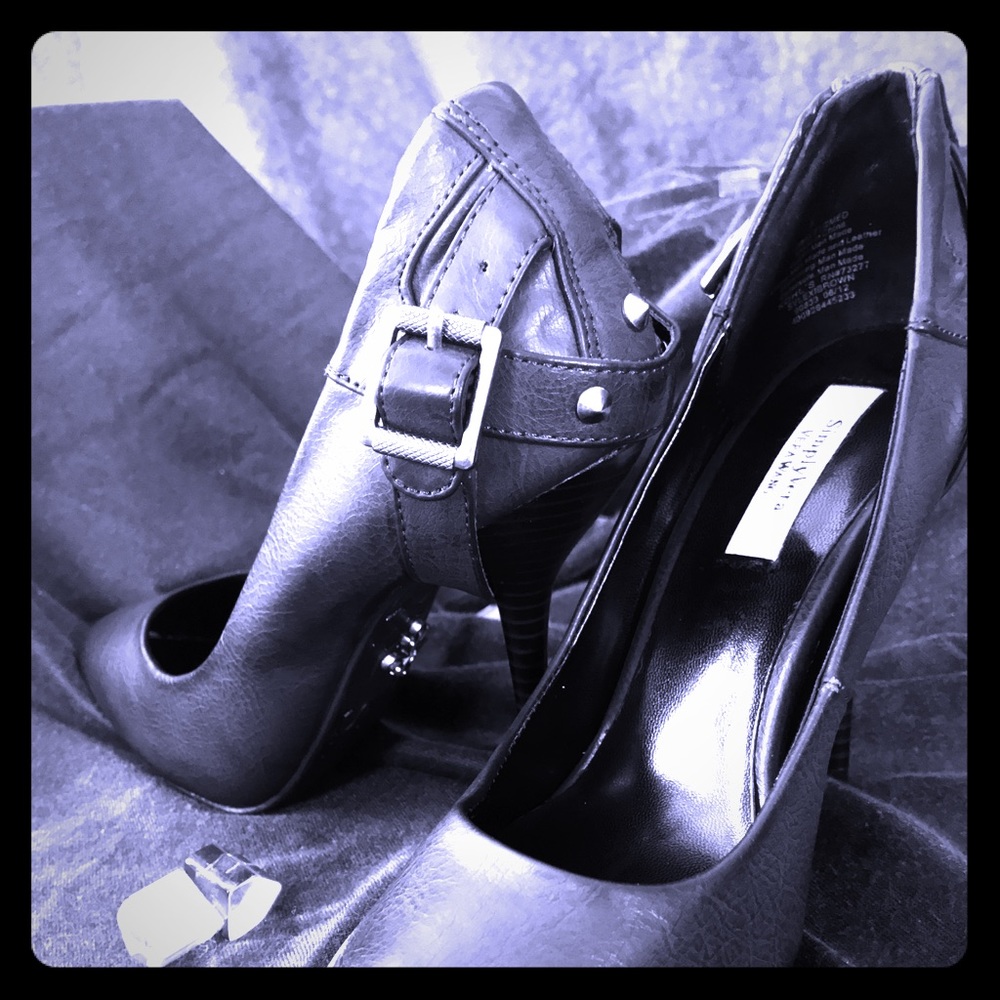 Simply Vera Vera Wang LexiBrown heel size 5